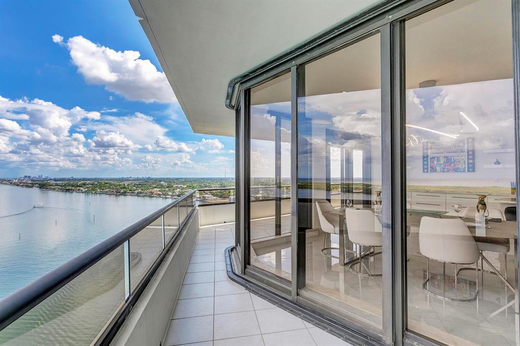 OLD PORT COVE LAKE POINT - Residential