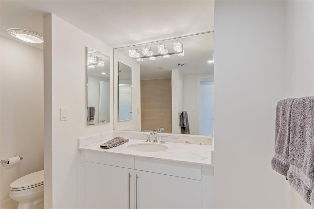 OLD PORT COVE LAKE POINT - Residential