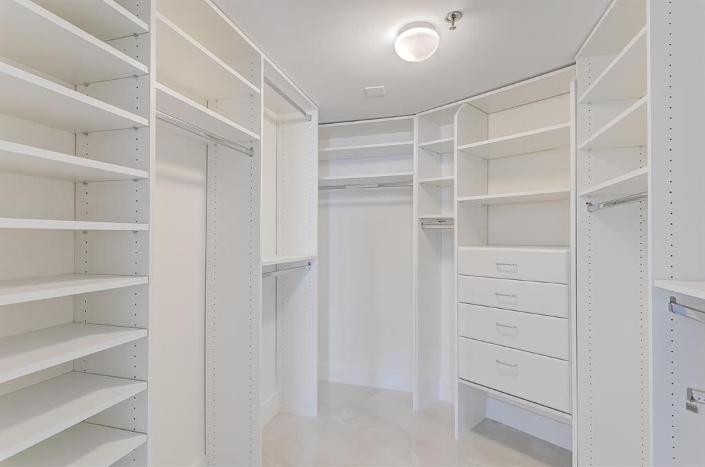 OLD PORT COVE LAKE POINT - Residential