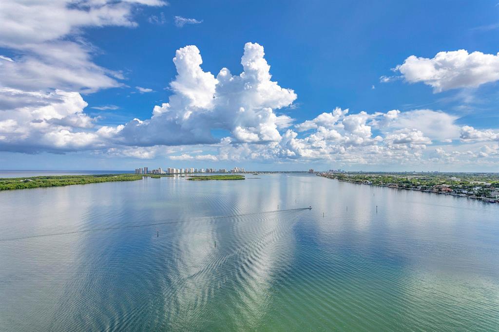 OLD PORT COVE LAKE POINT - Residential