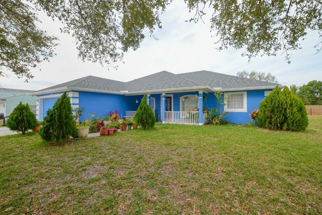 Photo of 117 NE Jettie Terrace, Port Saint Lucie, FL 34983 (MLS # F10546751)