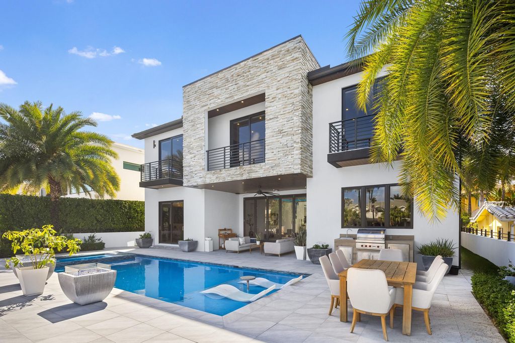 Photo of 424 Coconut Isle Drive, Fort Lauderdale, FL 33301 (MLS # B26002017)