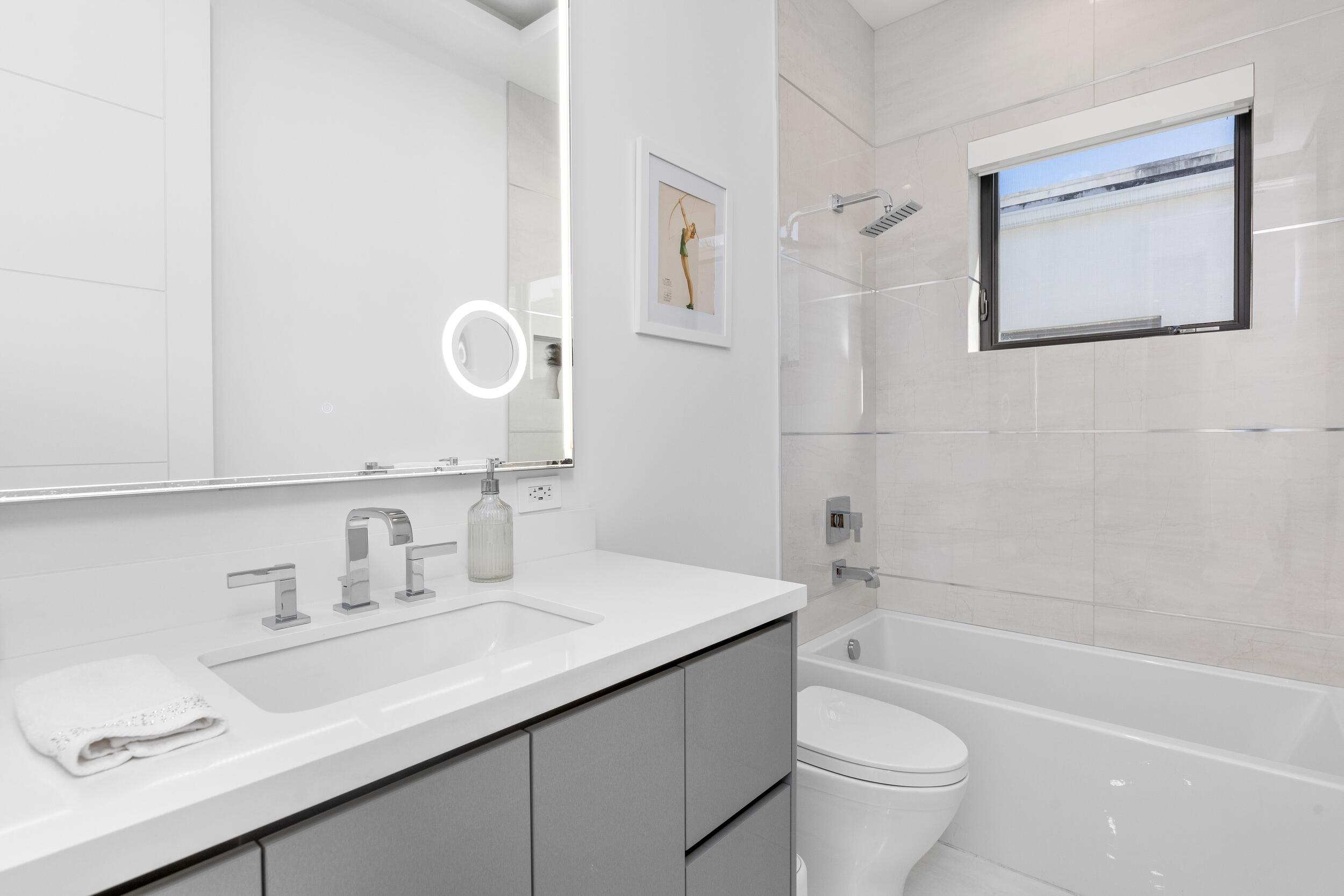 Venice 8-12 B - Residential