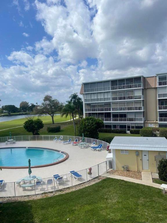 ATLANTIS SHERBROOKE VILLAS EAST CONDO - Residential