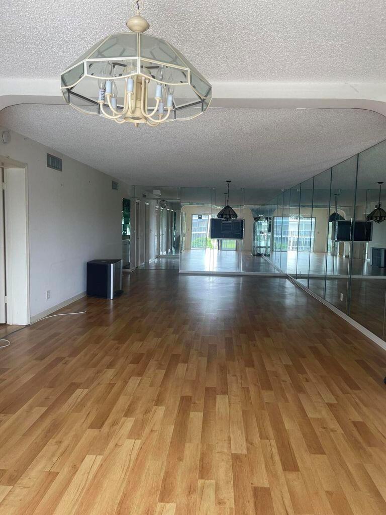 ATLANTIS SHERBROOKE VILLA - Residential