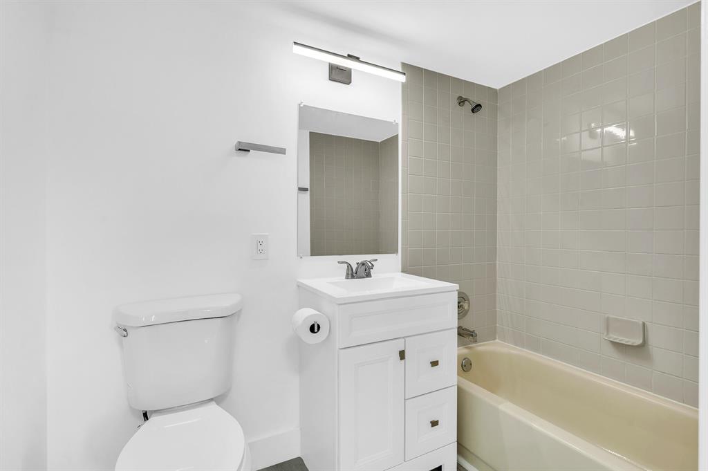 CYPRESS BEND CONDOMINIUM VII - Residential