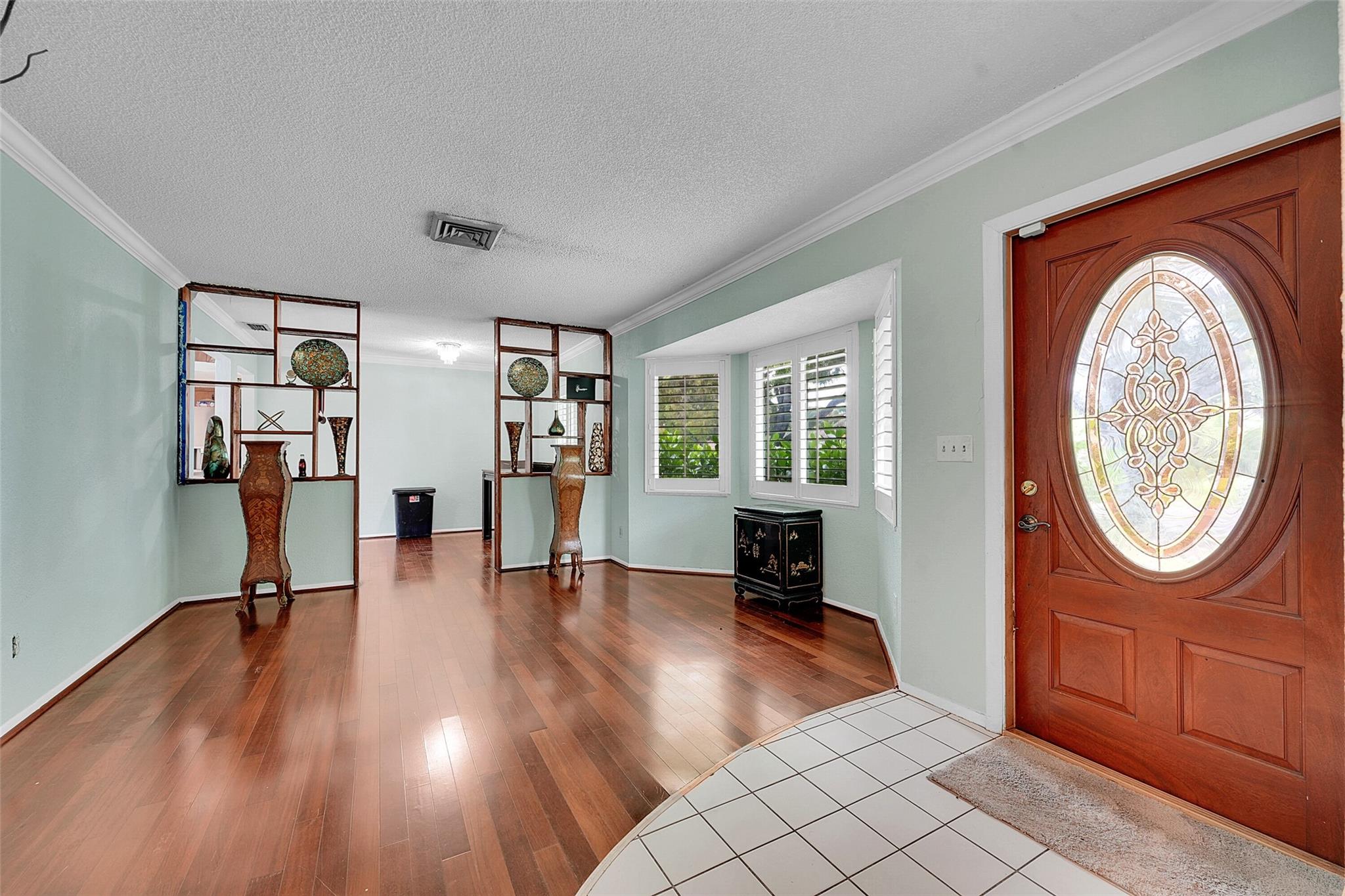 View photos, virtual tours, details... 4014 Waverly Dr