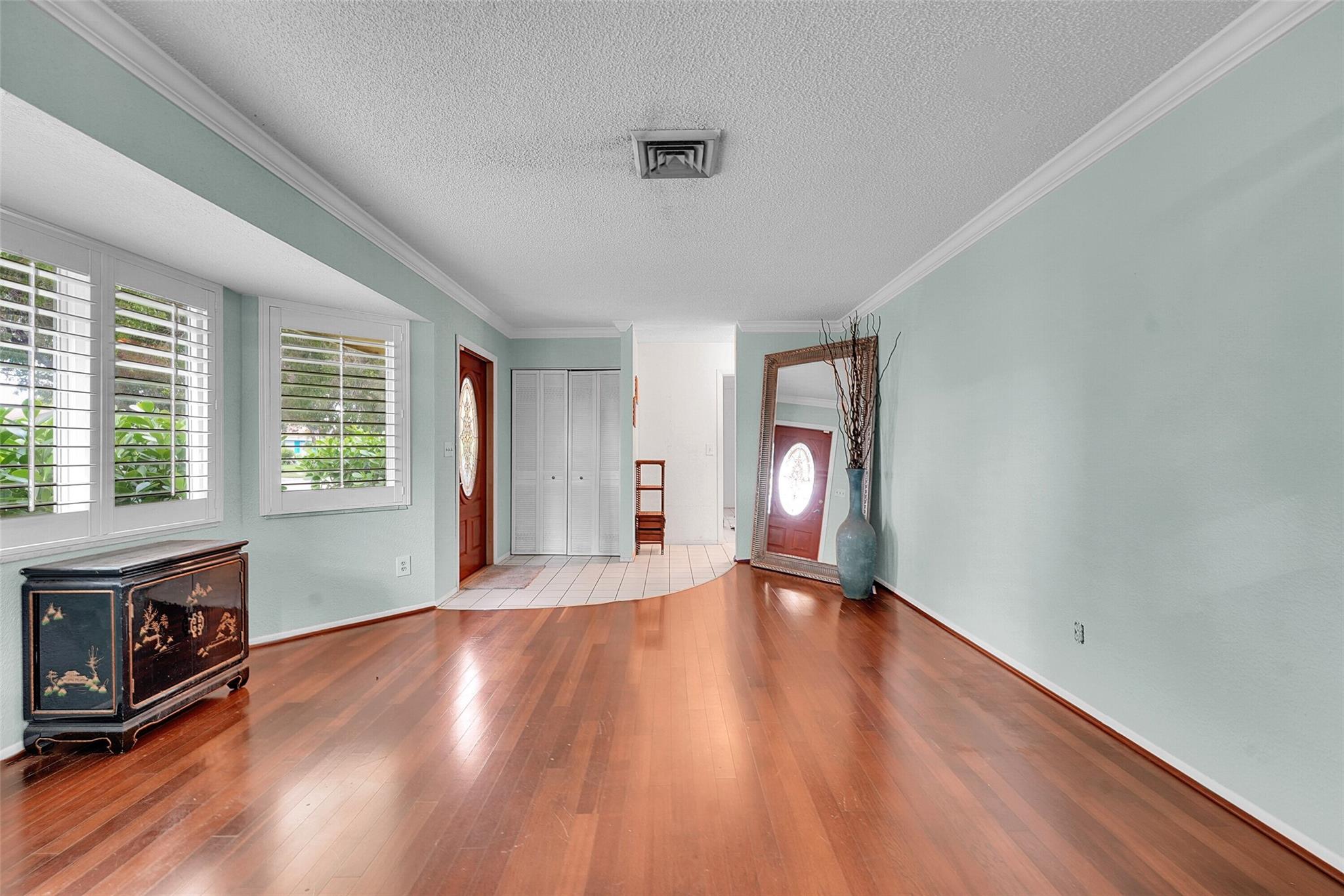 View photos, virtual tours, details... 4014 Waverly Dr