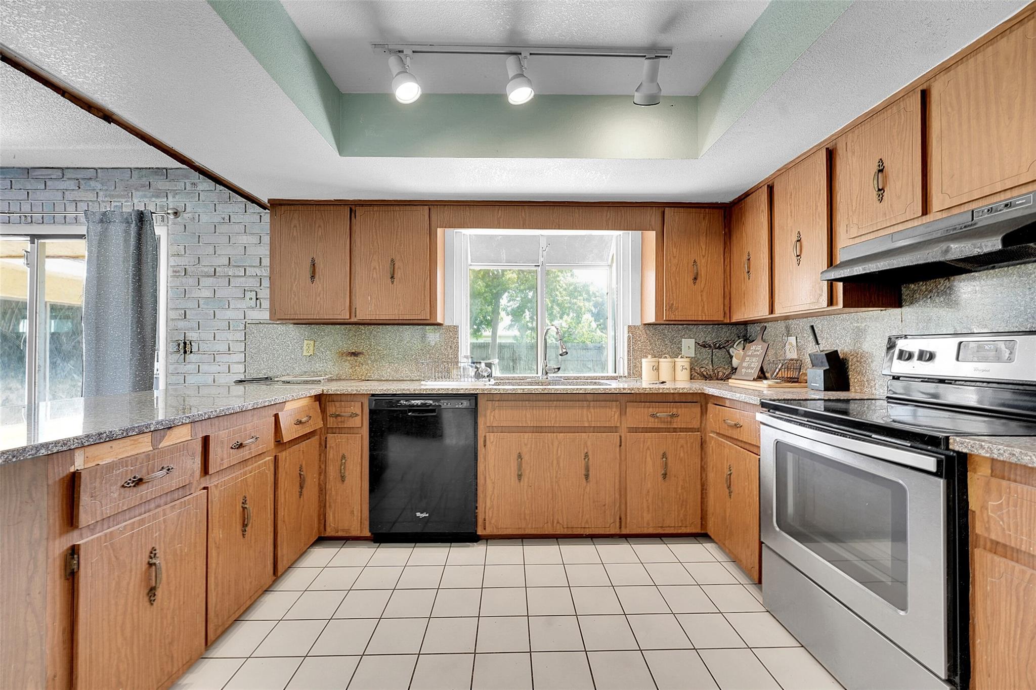 Palm Beach Lakes North - Residential