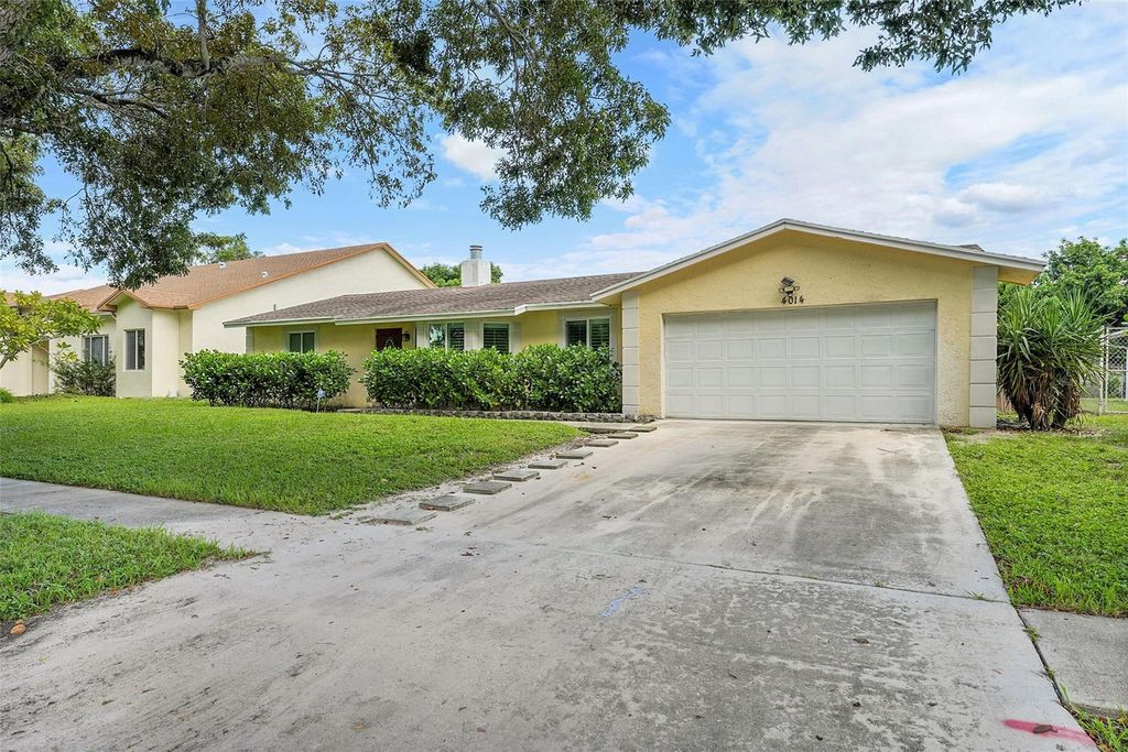 Photo of 4014 Waverly Dr, Palm Beach, FL 33407 (MLS # F10532213)