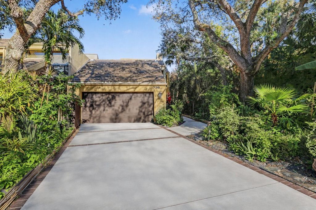 Photo of 738 St Albans Drive, Boca Raton, FL 33486 (MLS # R11163113)