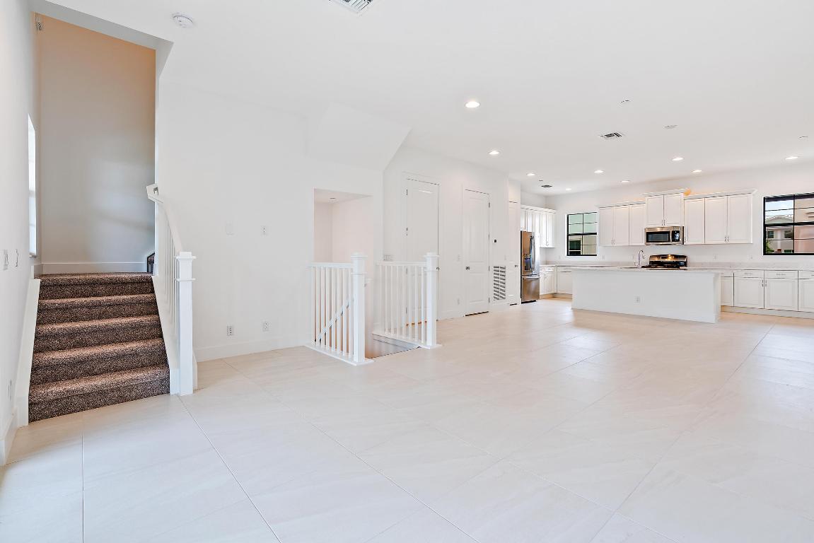 ALTON NEIGHBORHOOD 4 - Residential Lease