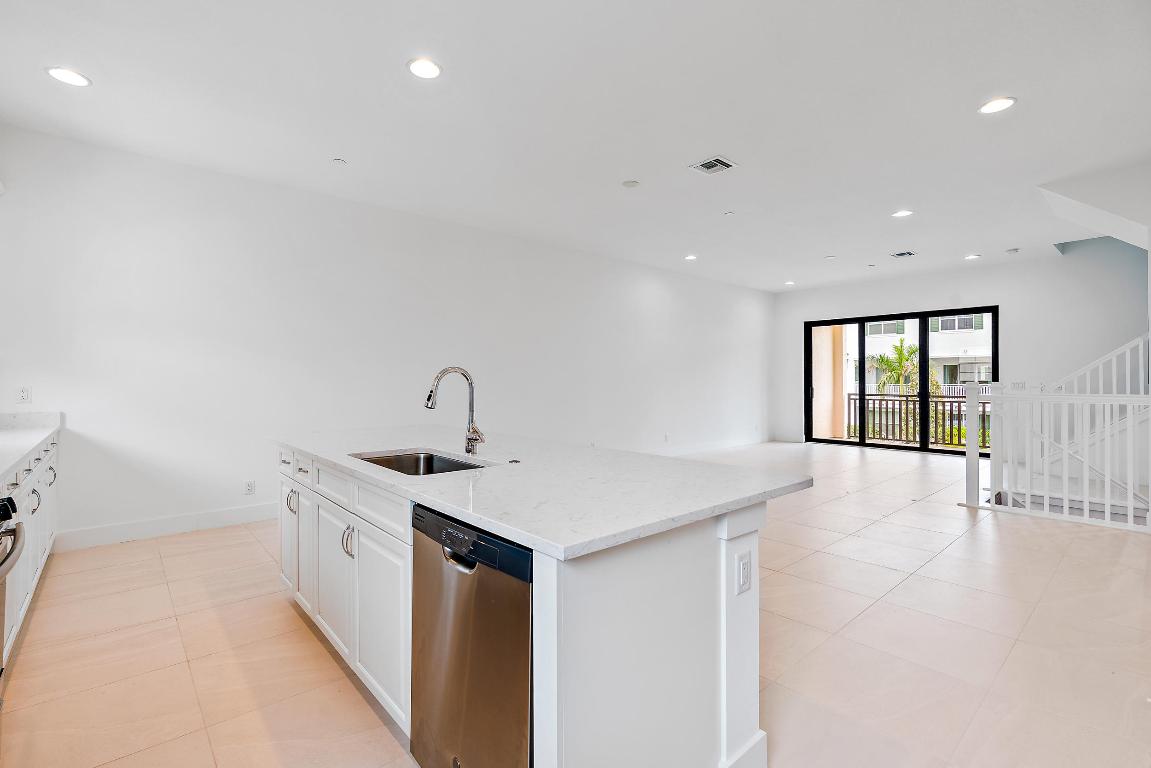 ALTON NEIGHBORHOOD 4 - Residential Lease