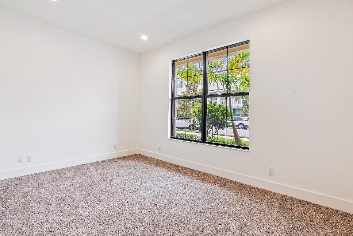 ALTON NEIGHBORHOOD 4 - Residential Lease