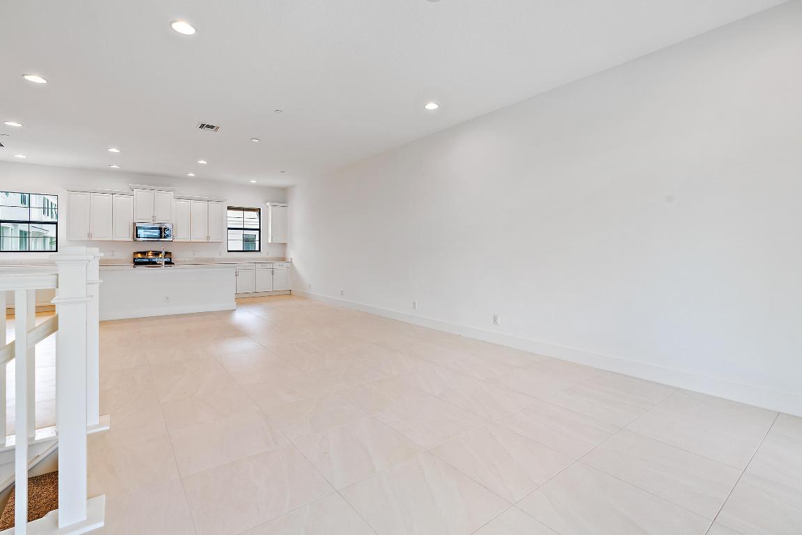 ALTON NEIGHBORHOOD 4 - Residential Lease