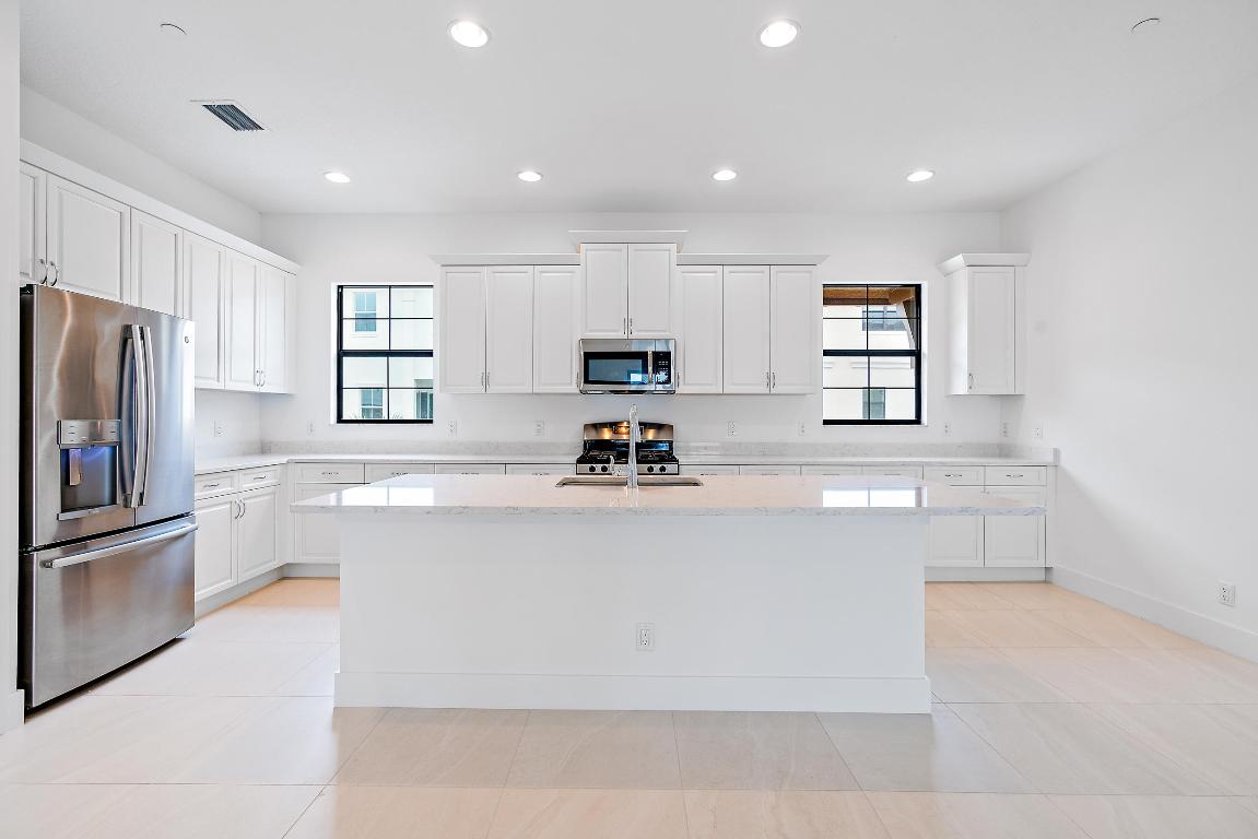 ALTON NEIGHBORHOOD 4 - Residential Lease