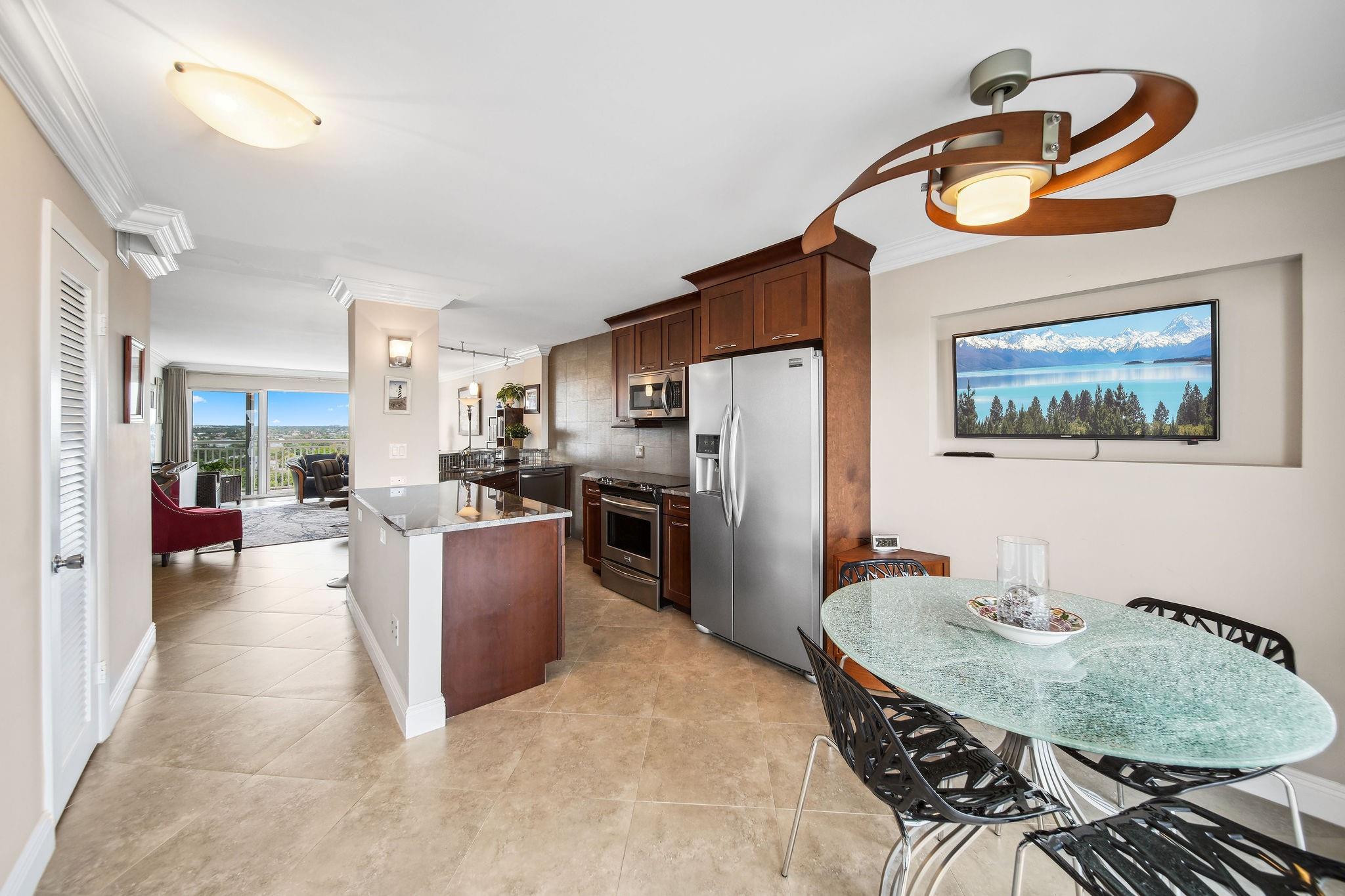 2611 N Riverside Dr 1106