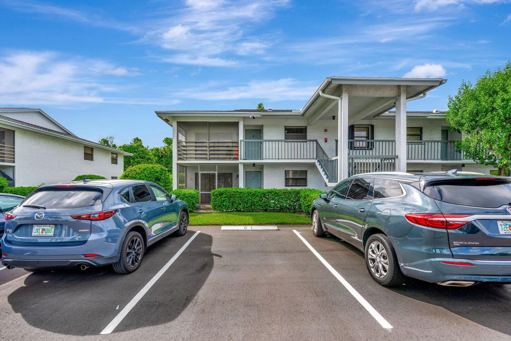 Photo of 1230 SE Parkview Place #D1, Stuart, FL 34994 (MLS # R11019245)