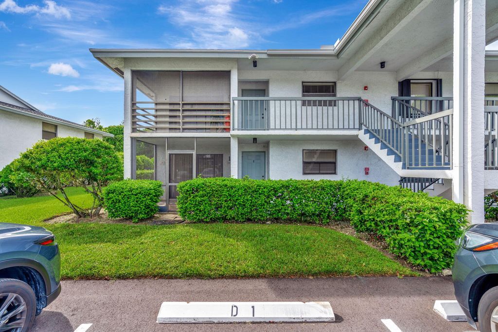 Photo of 1230 SE Parkview Place #D1, Stuart, FL 34994 (MLS # R11019245)