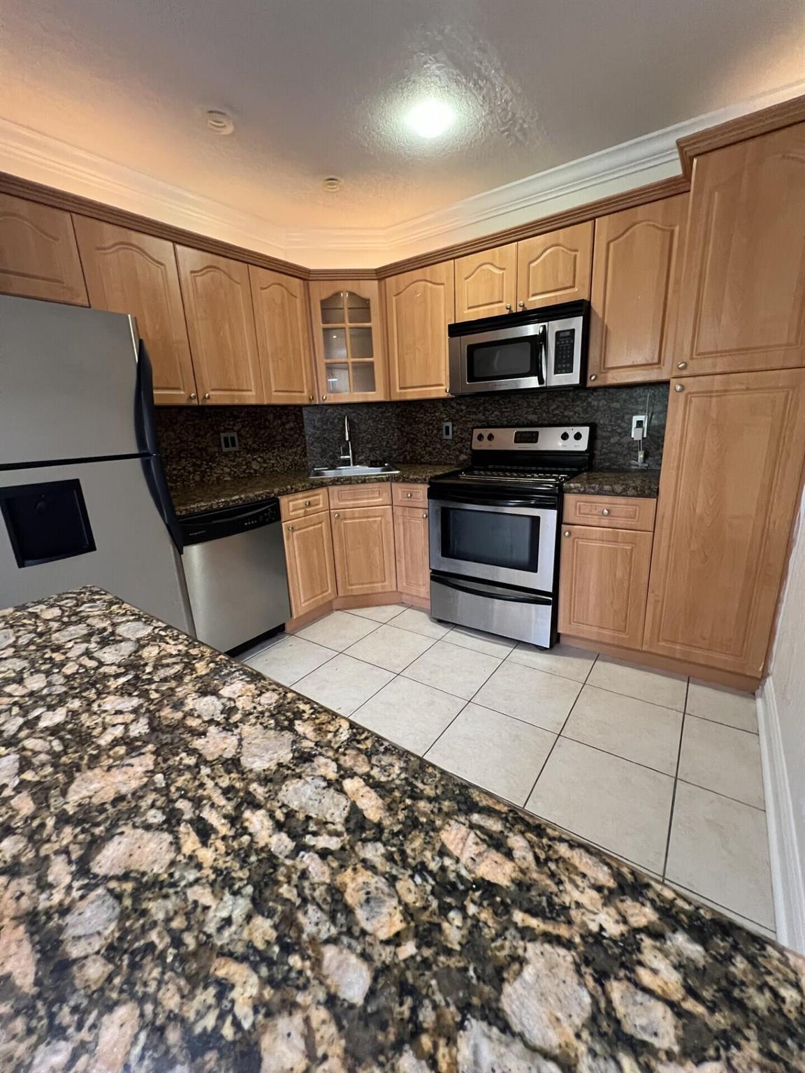 FRESHLY PAINTED 3RD FLOOR APT, LAMINATED FLOOR THRU-OUT, GRANITE TOPS, WASHER&DRYER IN THE UNIT, SCREEN IN PATIO. BASIC CABLE & HS INTERNET INCLUDES. SMALL PET ALLOWED. IMMEDIATE OCCUPANCY, NO ASSOCIATION APPROVAL NEEDED! CLOSE TO MAIN HWYS AND SHOPPING.