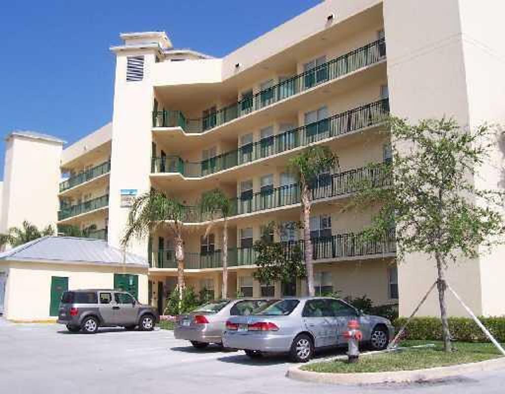 Photo of 27 Royal Palm Way #406, Boca Raton, FL 33432 (MLS # B26027564)