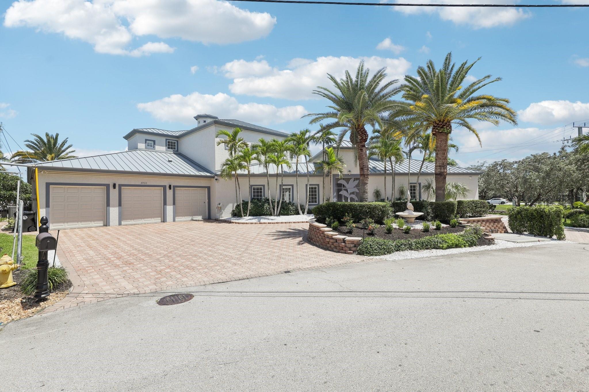3900 NE 23rd Ter