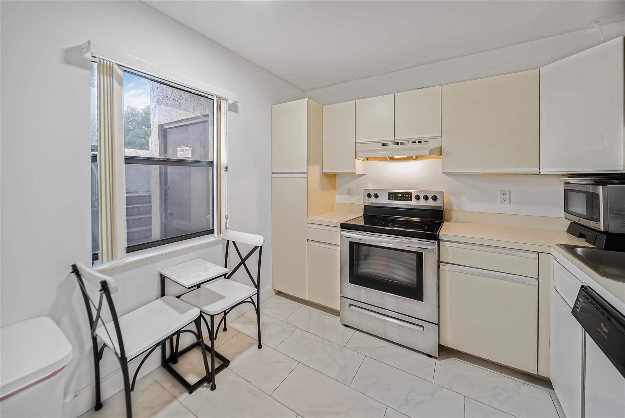 POND APPLE IV - Residential