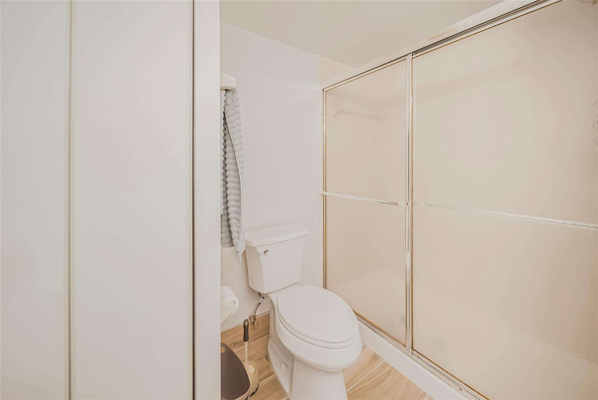 POND APPLE IV - Residential