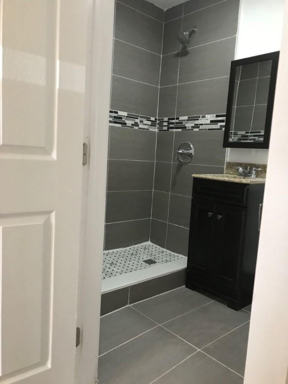 Lauderdale Manors Add 30- - Residential