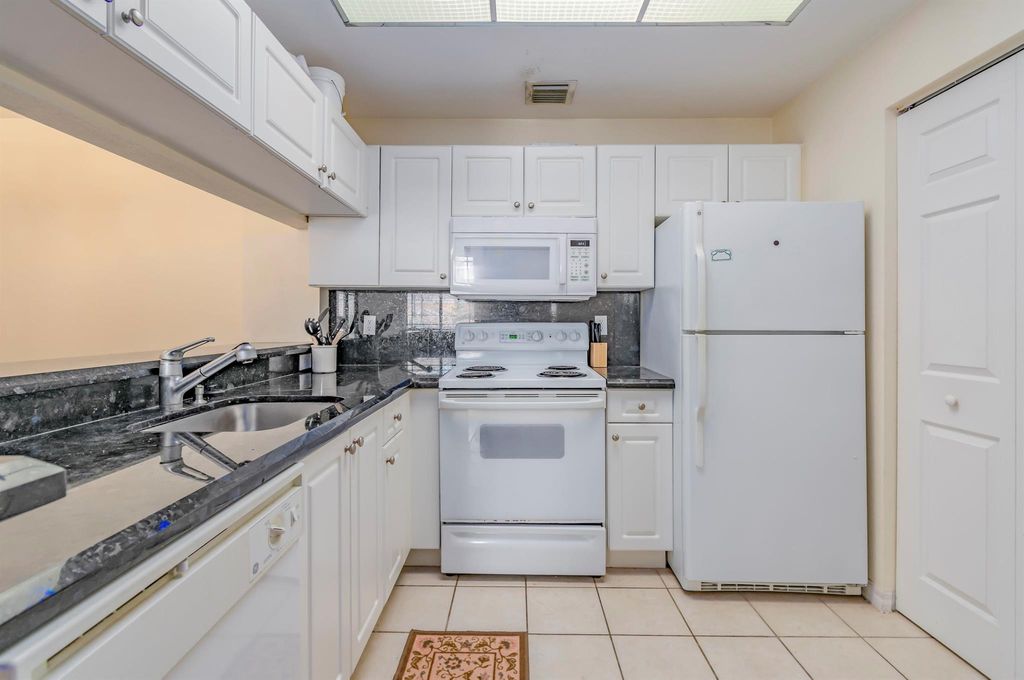 Photo of 2916 Tuscany Court #304, Palm Beach Gardens, FL 33410 (MLS # R11045148)