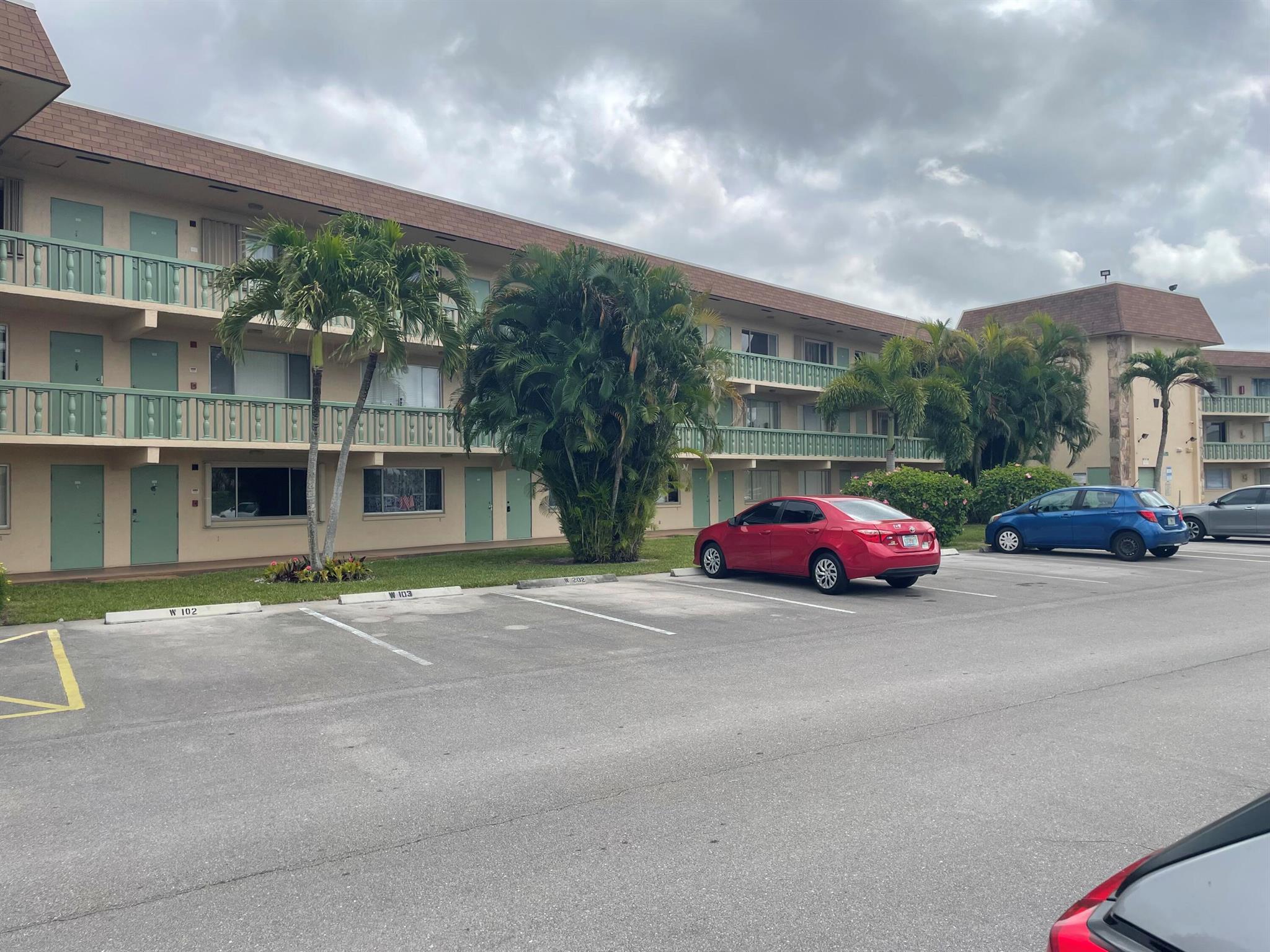 400 Village Green Circle W 202