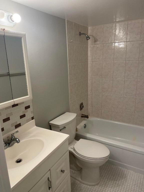 VILLAGE GREEN WINDSOR CONDO - Residential