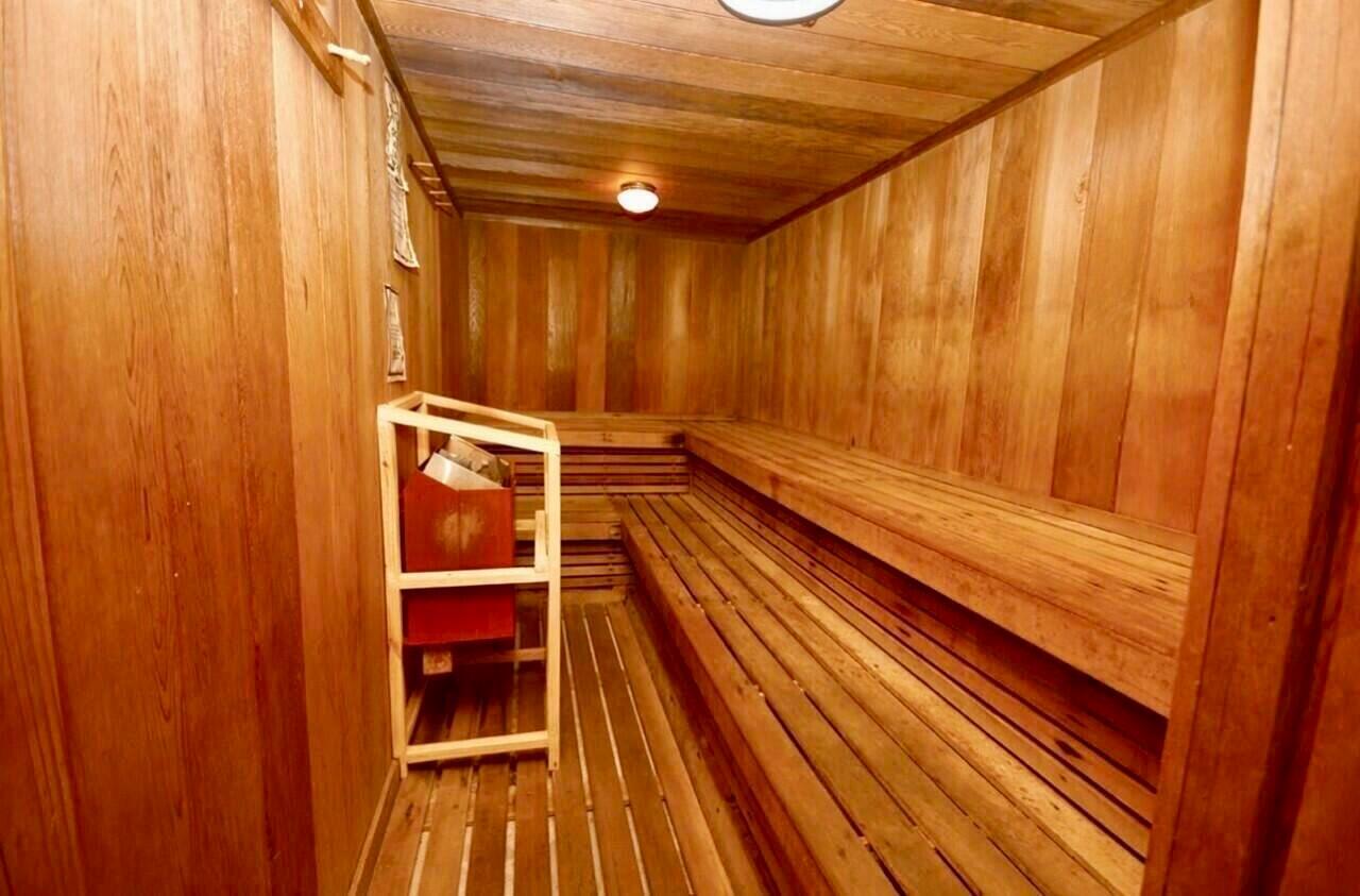 VILLAGE GREEN WINDSOR CON - Residential