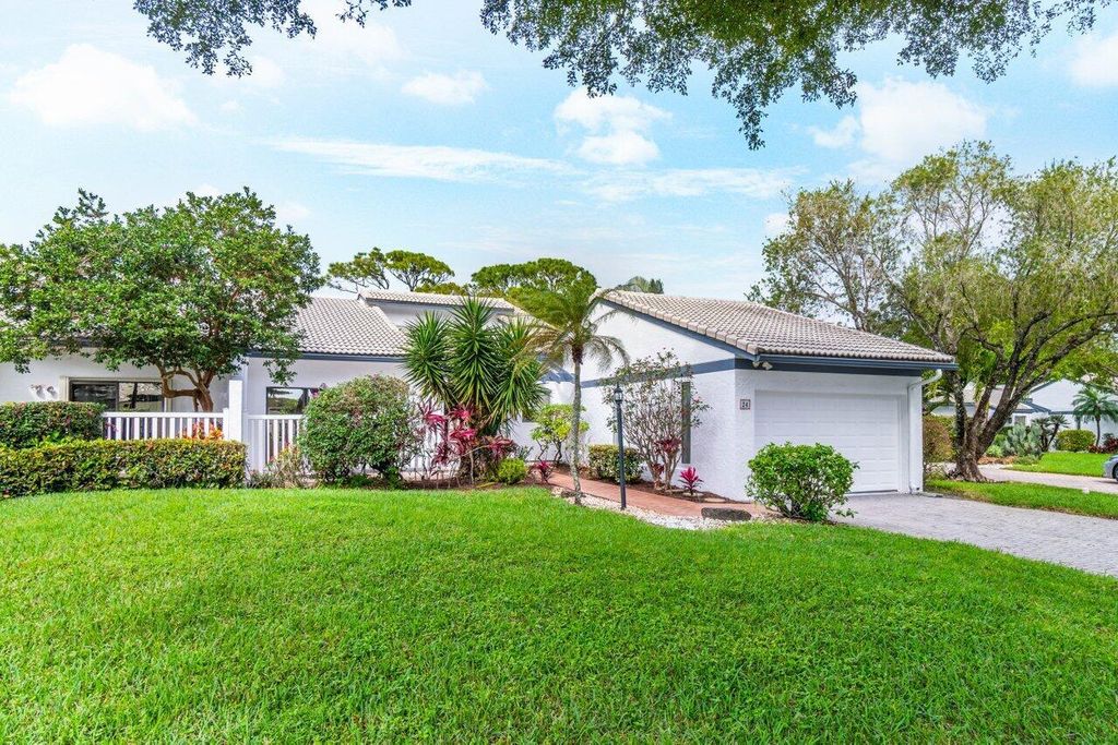 Photo of 24 Villa Lane, Boynton Beach, FL 33436 (MLS # R10980394)