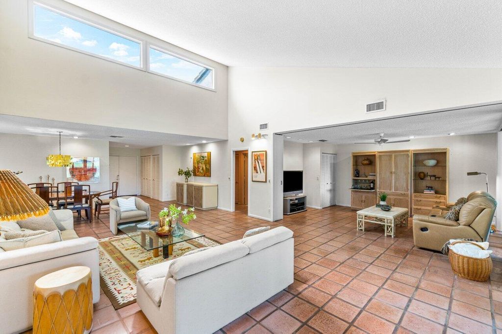 Photo of 24 Villa Lane, Boynton Beach, FL 33436 (MLS # R10980394)