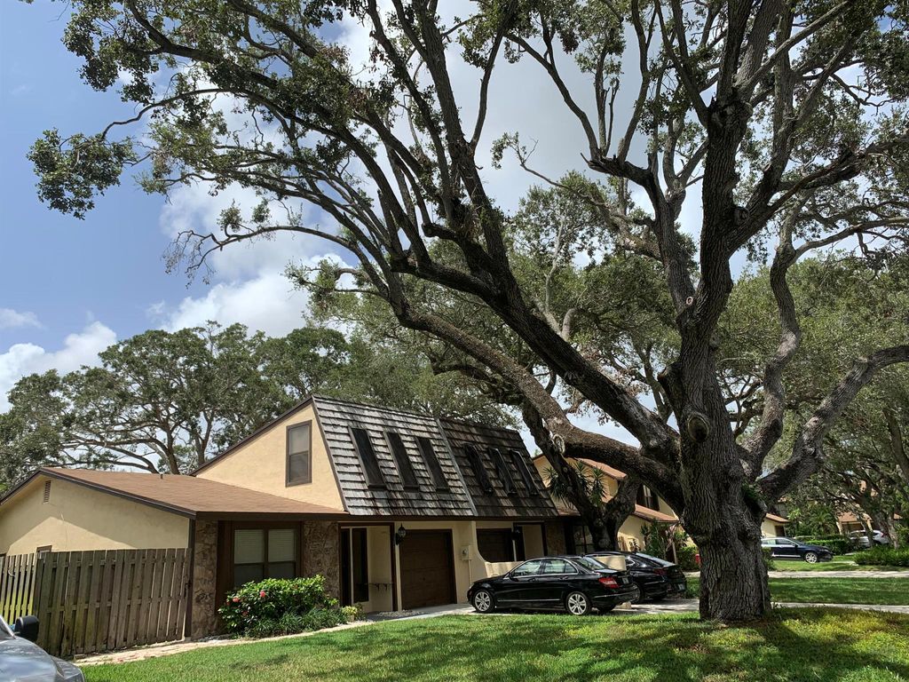 Photo of 1061 Raintree Lane, Palm Beach Gardens, FL 33410 (MLS # R10964606)