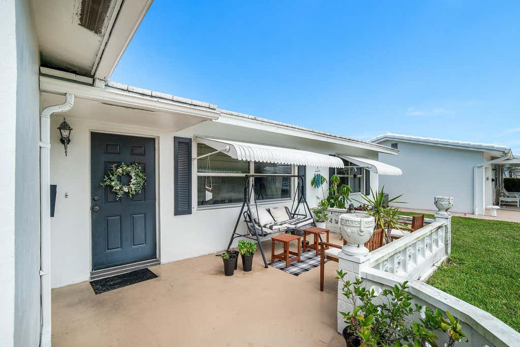 Photo of 114 SW 8th Court, Boynton Beach, FL 33426 (MLS # B26054155)