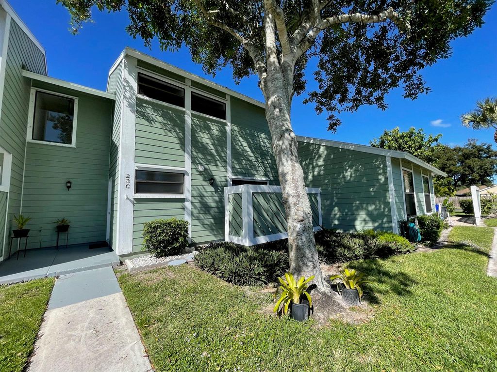 Photo of 103 Lakewood Drive #23c, Jupiter, FL 33458 (MLS # R10980332)
