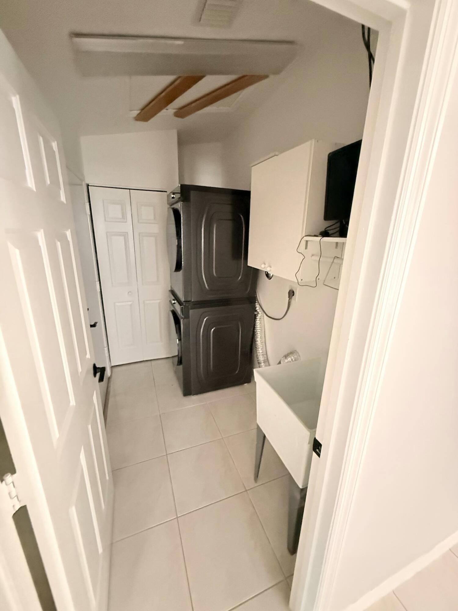 BOCA AZUL PH 2 - Residential Lease