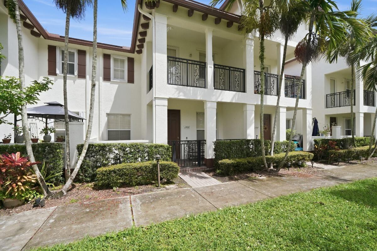 PALOMA LAKES CONDOMINIUM NO 1 - Residential Lease