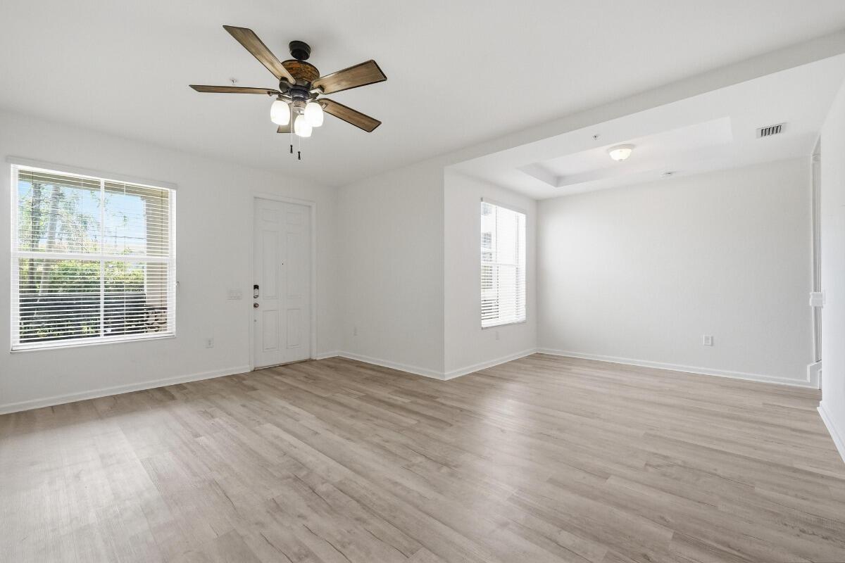 PALOMA LAKES CONDOMINIUM NO 1 - Residential Lease