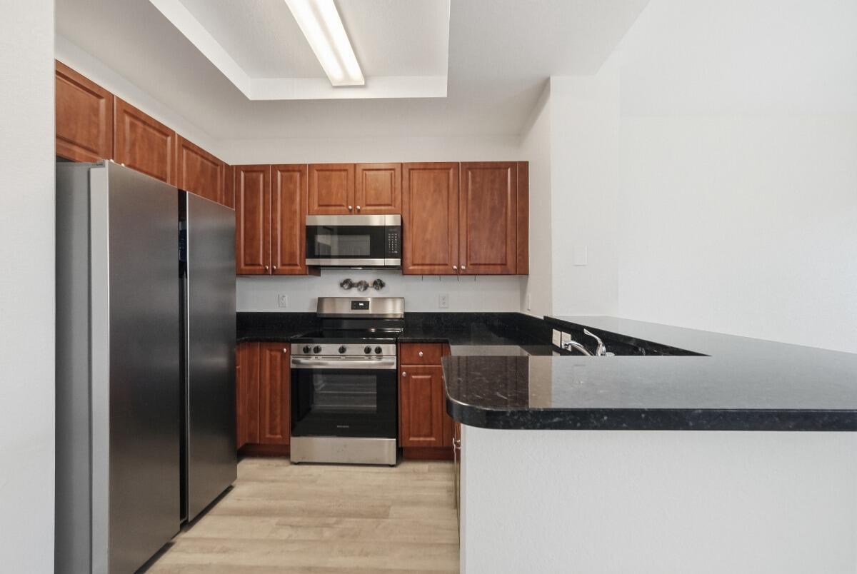 PALOMA LAKES CONDOMINIUM NO 1 - Residential Lease