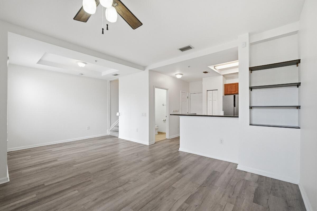 PALOMA LAKES CONDOMINIUM NO 1 - Residential Lease