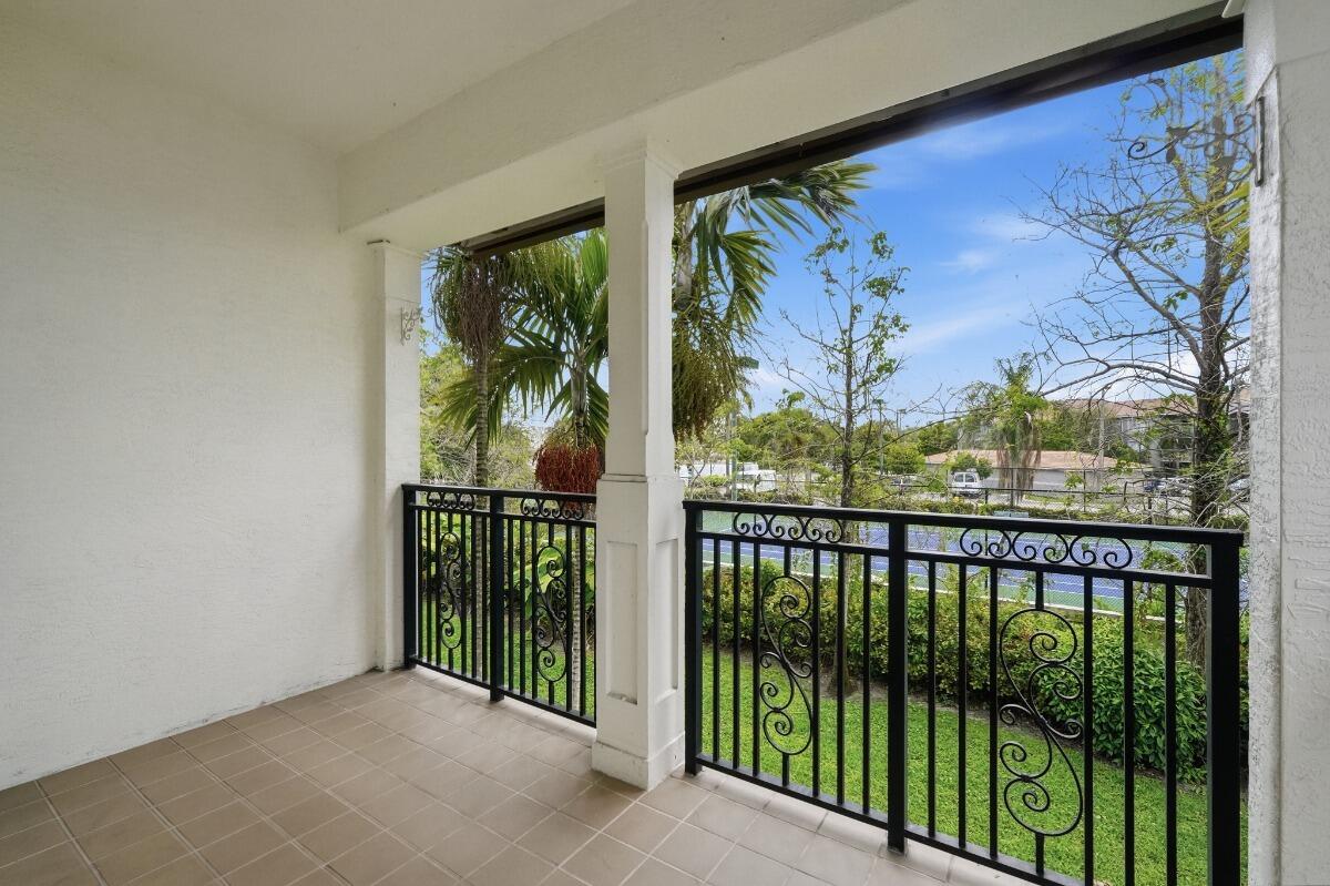 PALOMA LAKES CONDOMINIUM NO 1 - Residential Lease