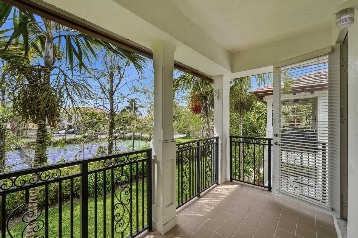 PALOMA LAKES CONDOMINIUM NO 1 - Residential Lease