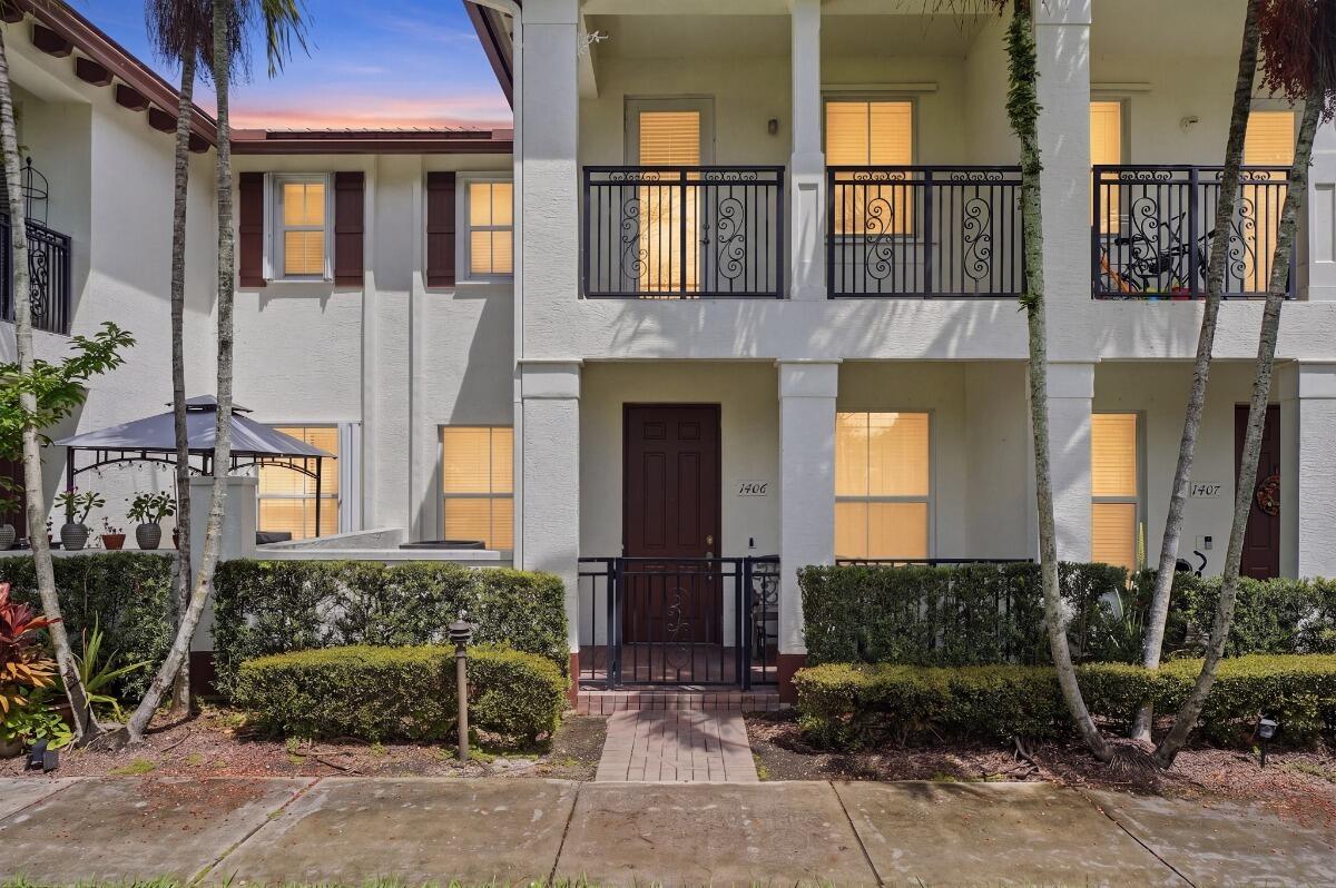 PALOMA LAKES CONDOMINIUM NO 1 - Residential Lease