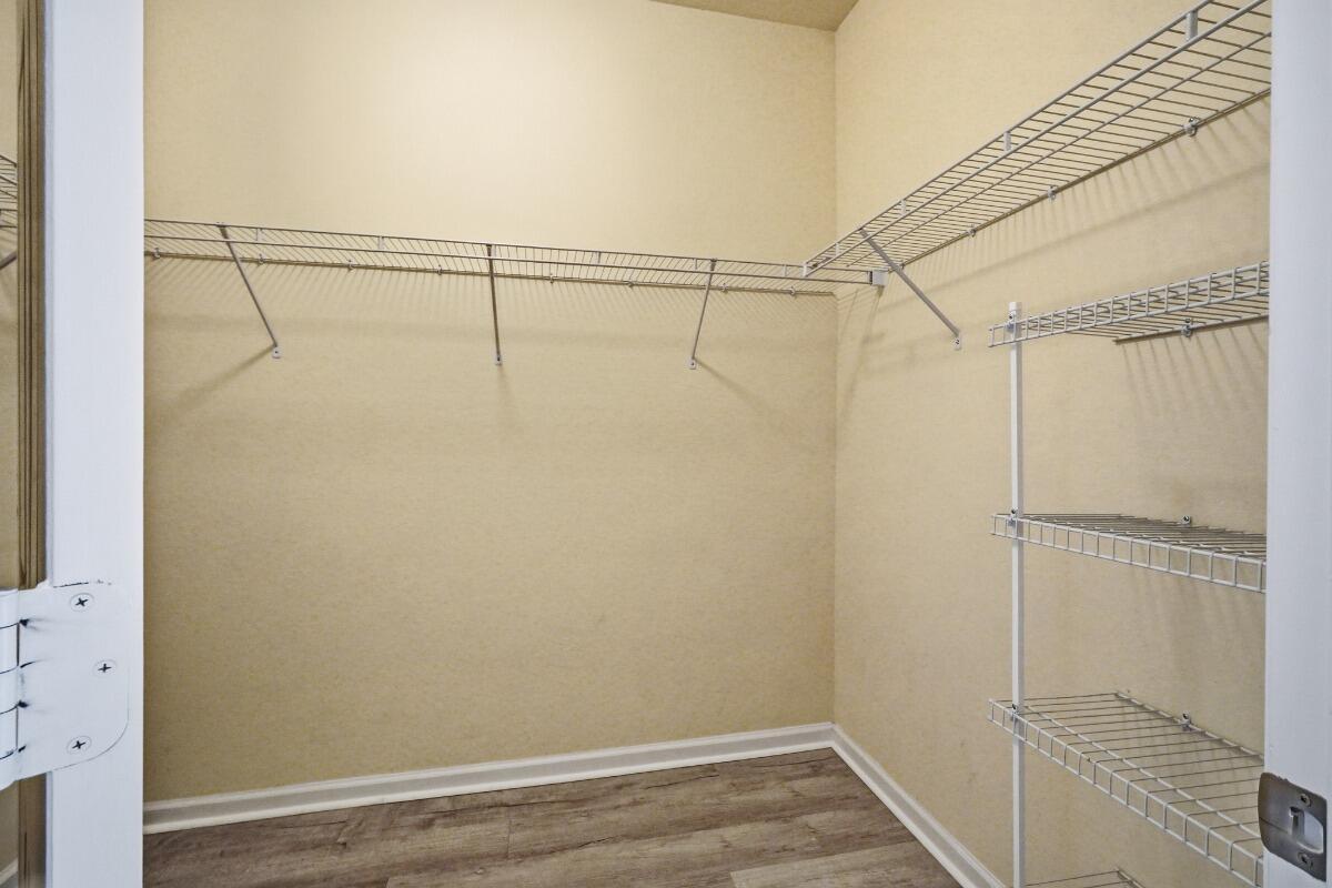 PALOMA LAKES CONDOMINIUM NO 1 - Residential Lease