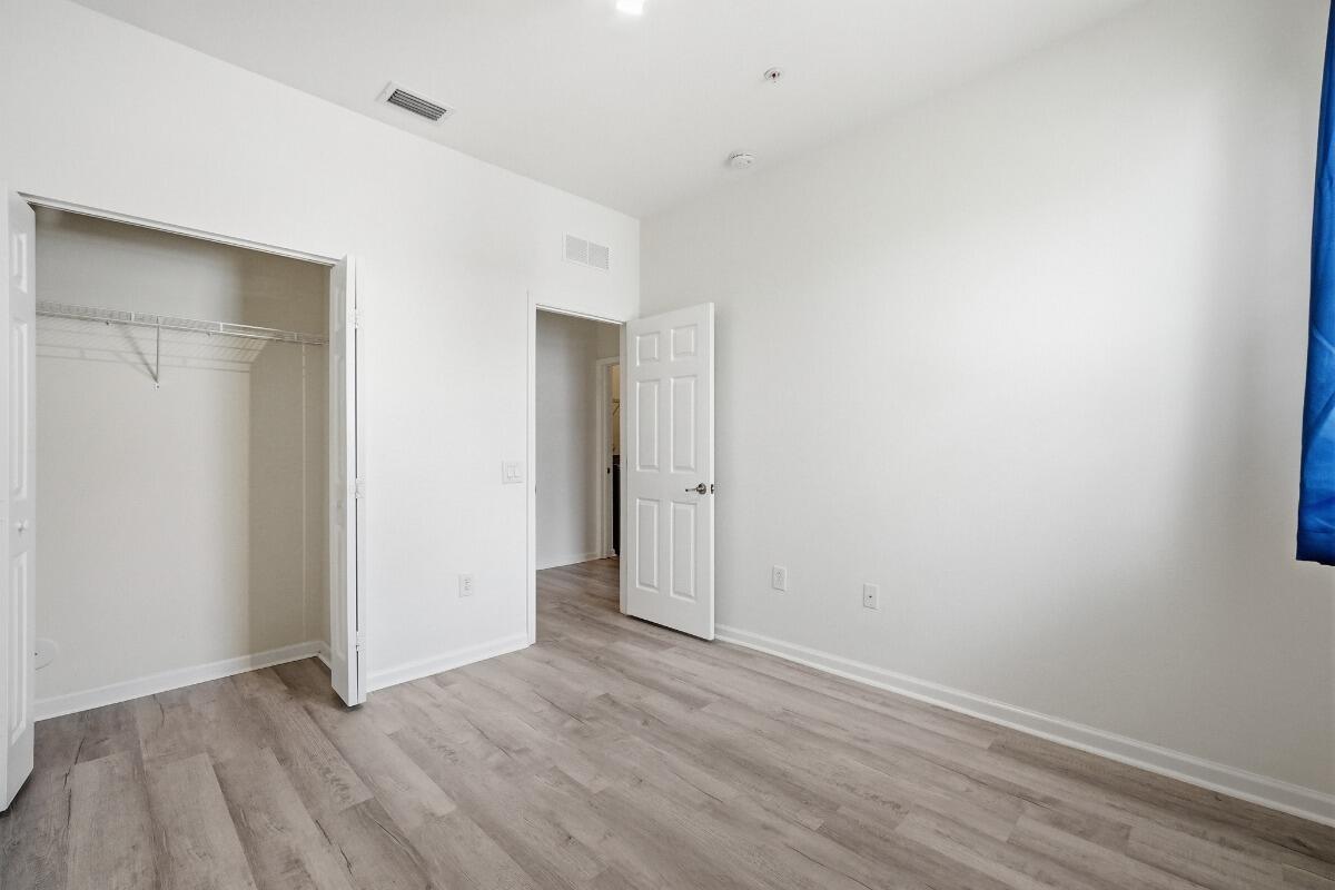 PALOMA LAKES CONDOMINIUM NO 1 - Residential Lease