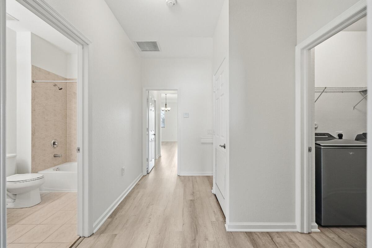 PALOMA LAKES CONDOMINIUM NO 1 - Residential Lease