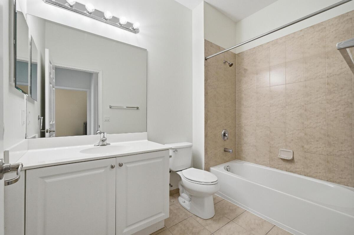 PALOMA LAKES CONDOMINIUM NO 1 - Residential Lease
